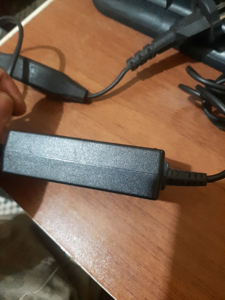 toshiba 19v 2.37a pa3822u-1aca - 5