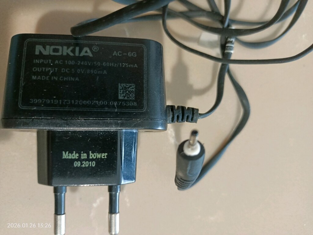 ESKİ VE YENİ CEP TELEFON ŞARJ ÇİHAZLARI VE KULAKLIKLA - 11