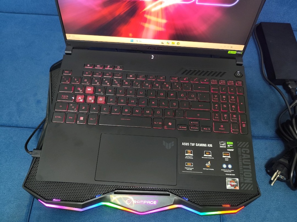 ASUS TUF GAMİNG + RYZEN 5 7535HS + 6 GB RTX 4050 + 8 GB + 512 SSD - 10
