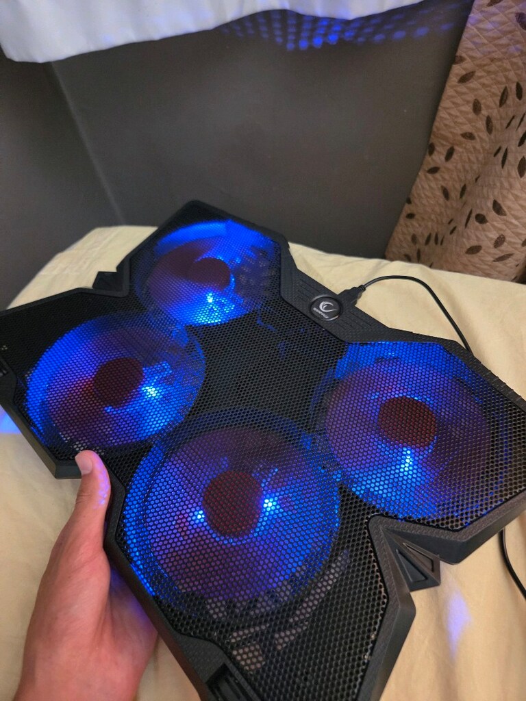 4 fanlı Led Rgb laptop soğutucu - 2