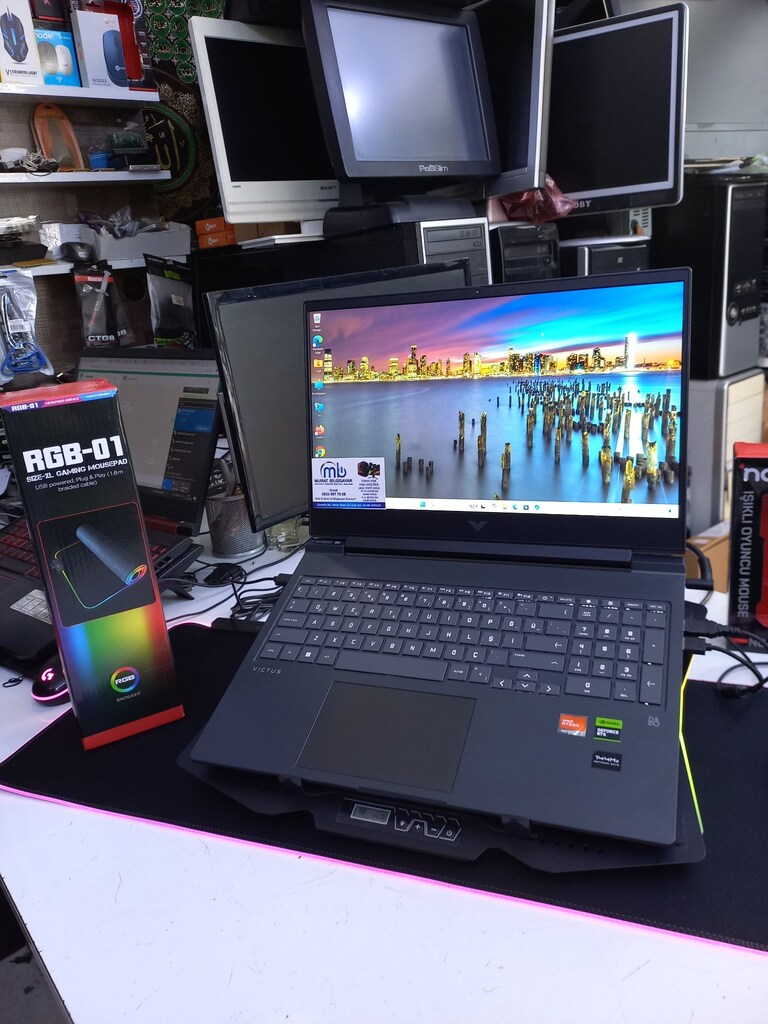 HP VİCTUS RYZEN 7 7840 HS RTX 4060 120 WATT 16 GB RAM DDR5 120 WATT - 9