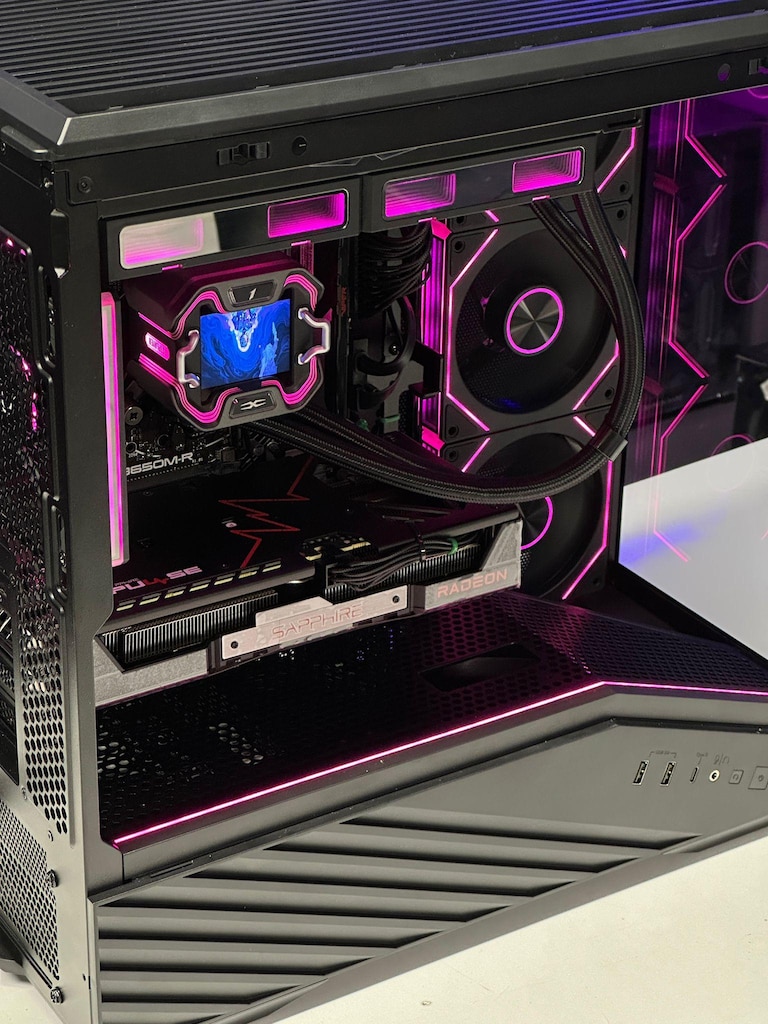 Ryzen 7 7800X3D - RTX 5060 8GB - 16GB RAM - 1TB M.2 SSD - 5