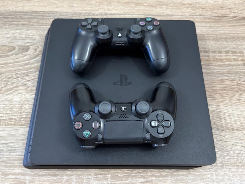 İlk Sahibinden Faturalı ve Kutulu PS4 Slim 500 GB - Çift V2 Kol - 2