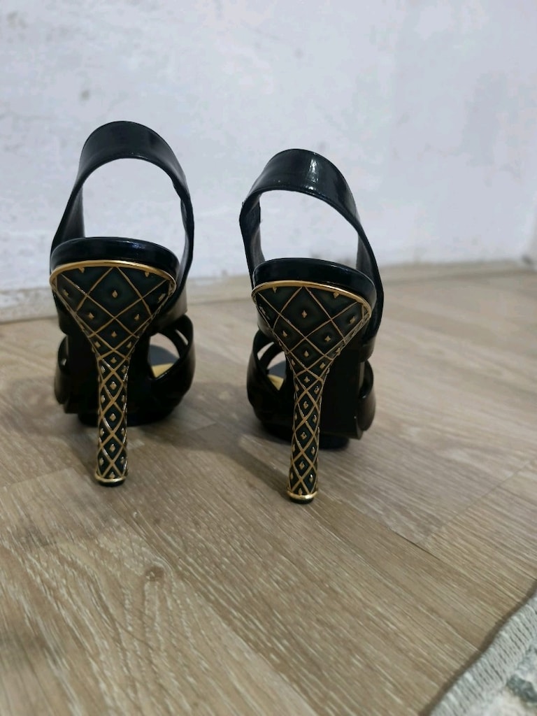 topuklu ayakkabı