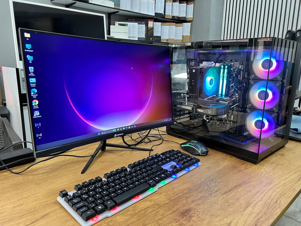 MASAÜSTÜ OYUNCU SET DDR5 + RTX5060Tİ 16 GB İ5 14400F 200 HZ EKRAN - 4