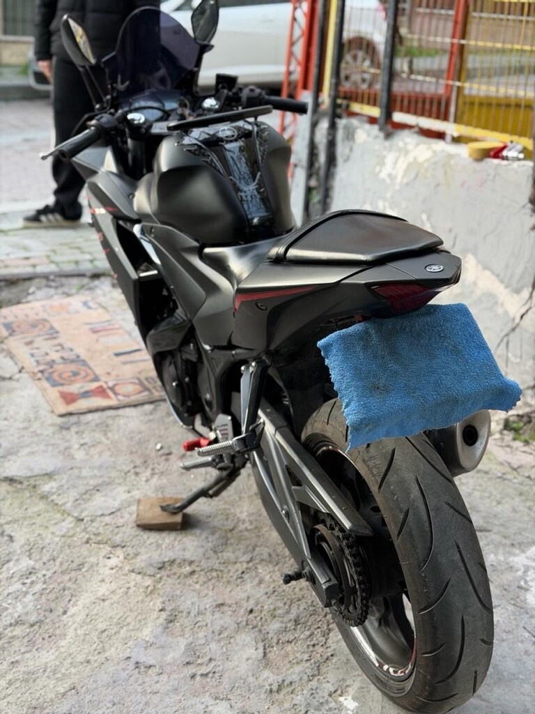 Yamaha YzfR25 - 4