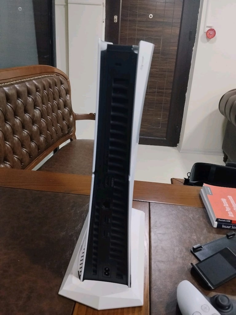 Avukattan çok az kullanılmış dijital PS5 TR CIHAZI OZEL ÇANTASI MEVCUT