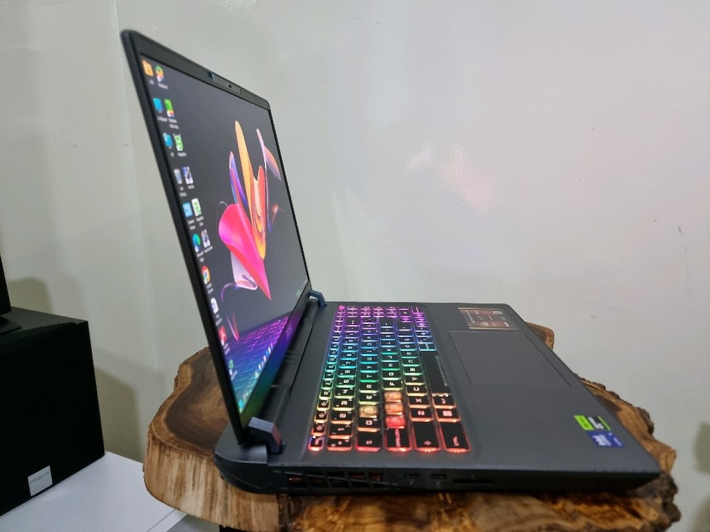 Msi Vector üst Düzey Ultra 9-275HX İŞLEMCİ RTX 5070Tİ 12 GB E.K - 4