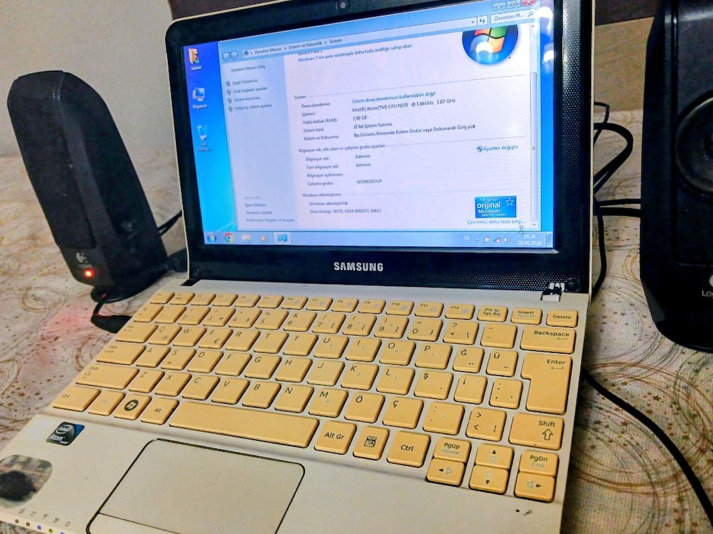 Samsung NC110 Notebook (minibook) - 4