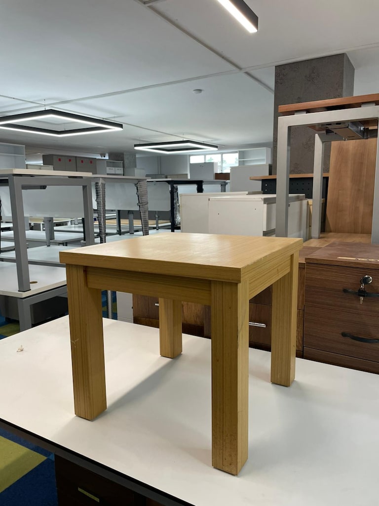 KLAS OFİS ÜSKÜDAR CEVİZ AHŞAP AYAKLI KARE OFİS SEHPASI - 2
