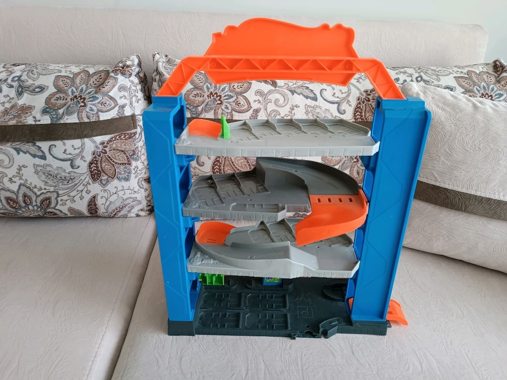HOT WHEELS STUNT & SPLASH CAR WASH ARAÇ YIKAMA SETİ - 3