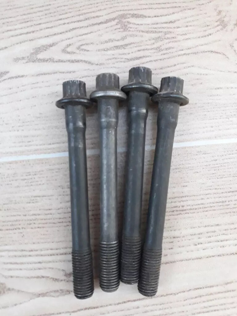 Silindir kapak civatası efsane kasa toyota corolla 92-98 - 2