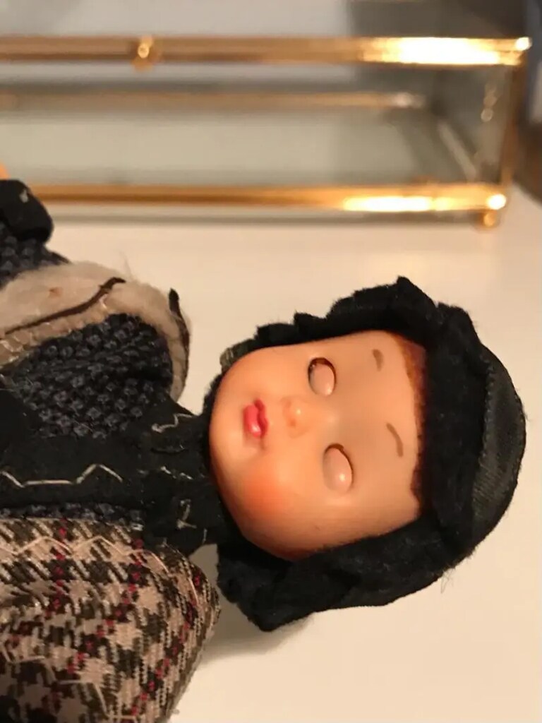 Vintage Uyuyan Mini Bebek & El Yapımı Giysileriyle - 6