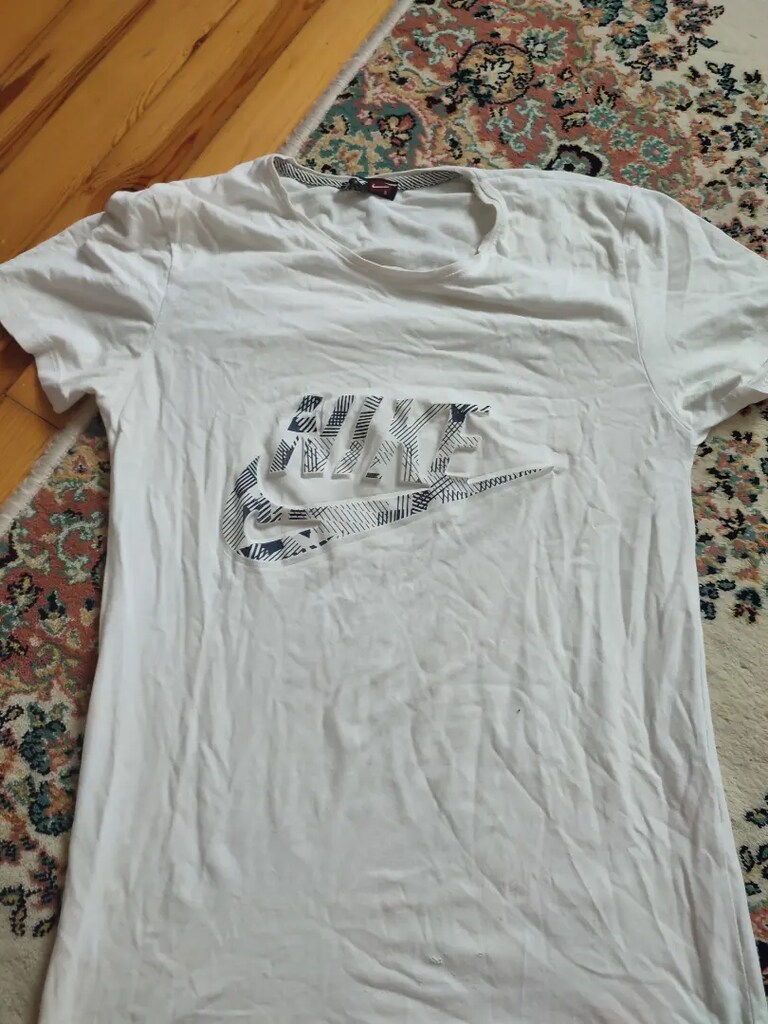 Kabartmalı Nike t-shirt