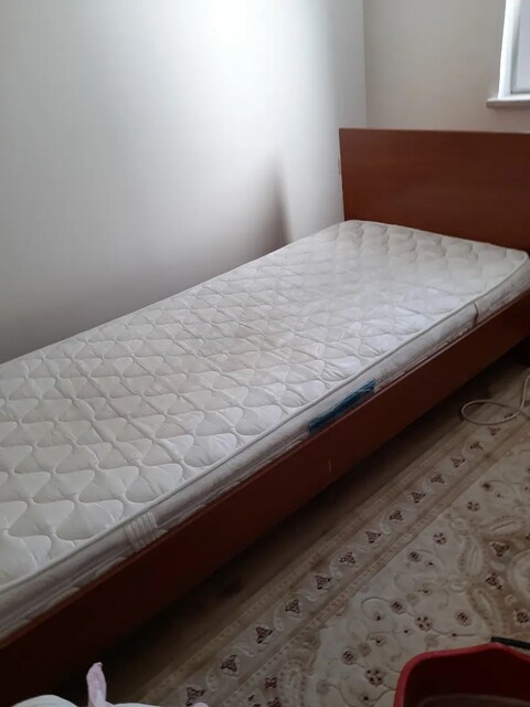 Tek kişilik yatak