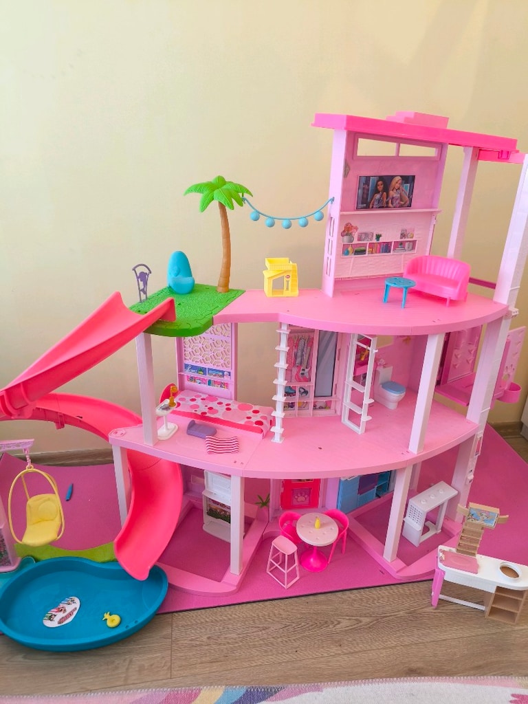 Barbie rüya evi ve Barbie esyalari