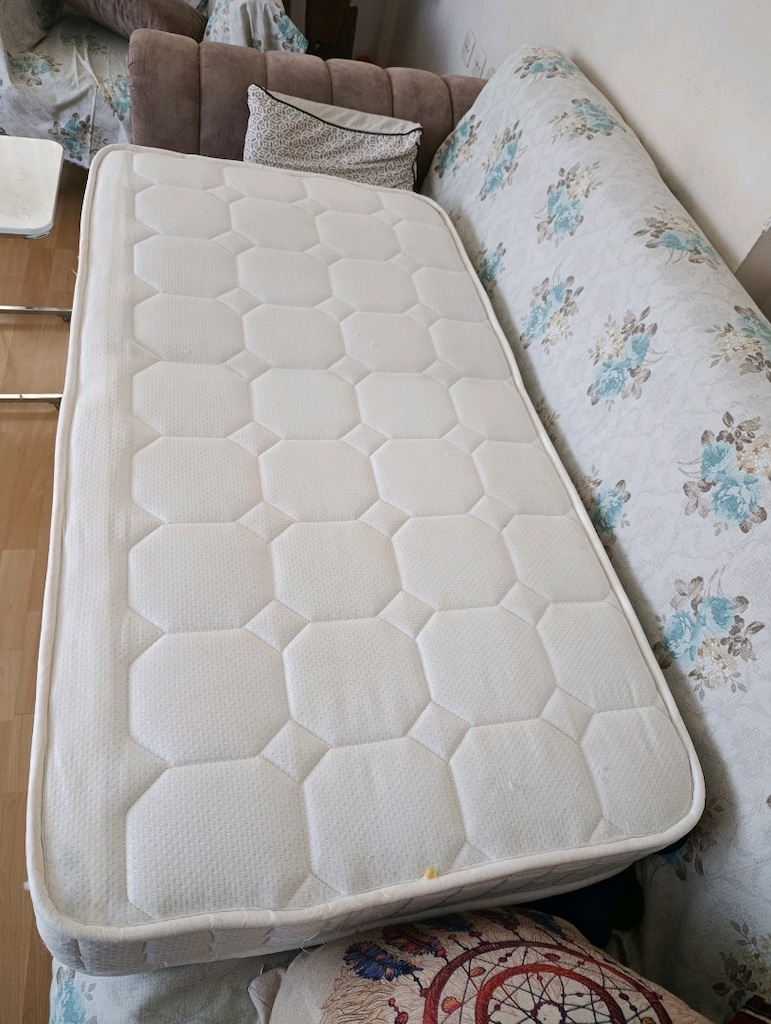 130cm boy eni 70 cm bebek karyolası yatağı temiz yeni gibi - 2