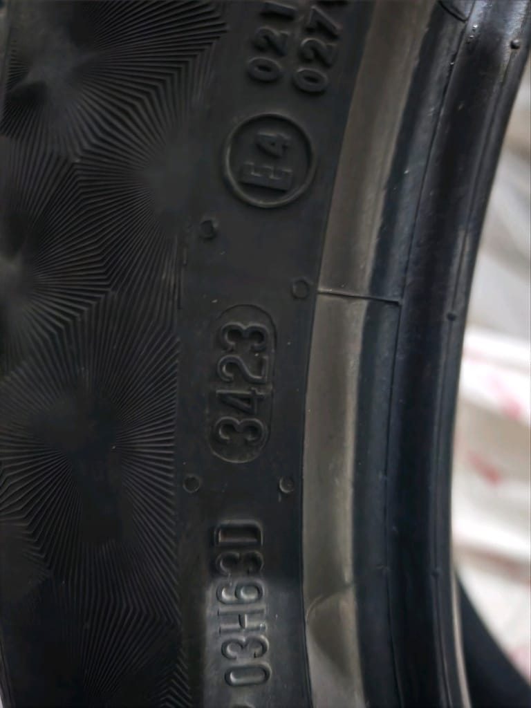 235 50 R19 V XL Continental - 2