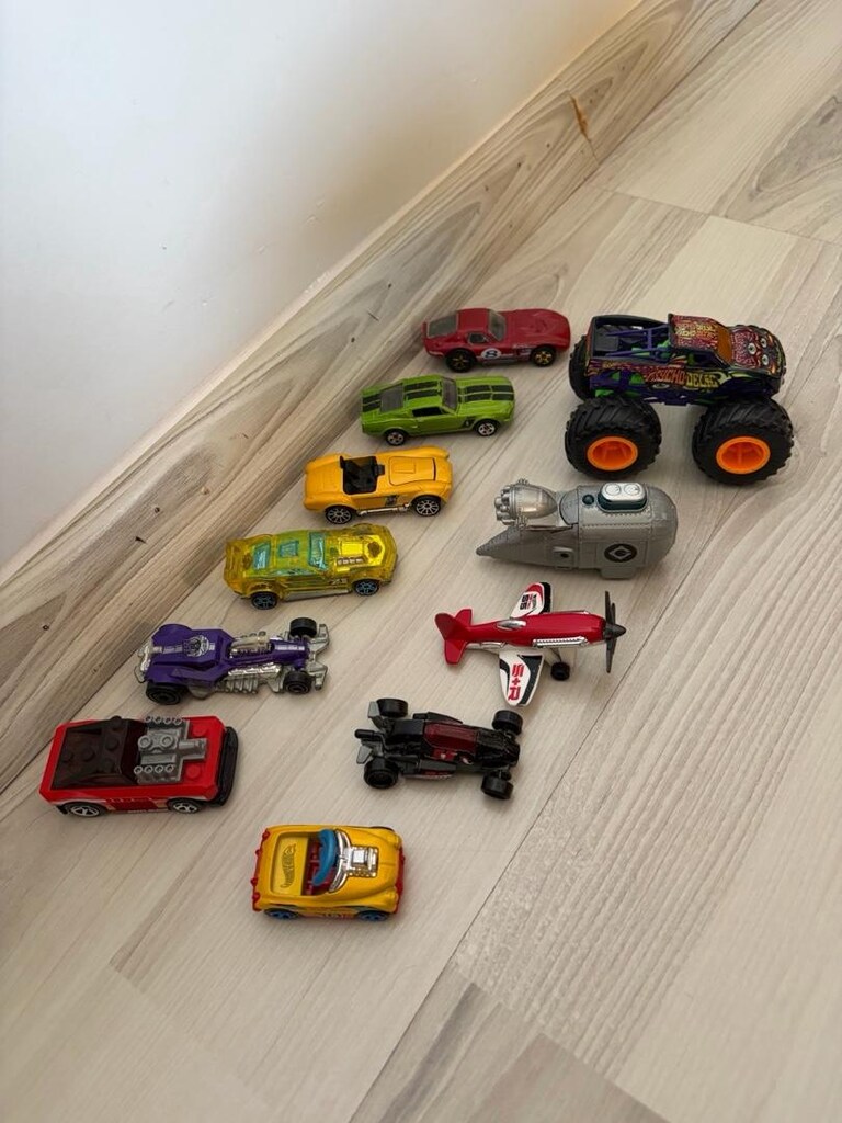 SAHİBİNDEN SATILIK 51 ADET HOT WHEELS OYUNCAK ARABALAR - 14