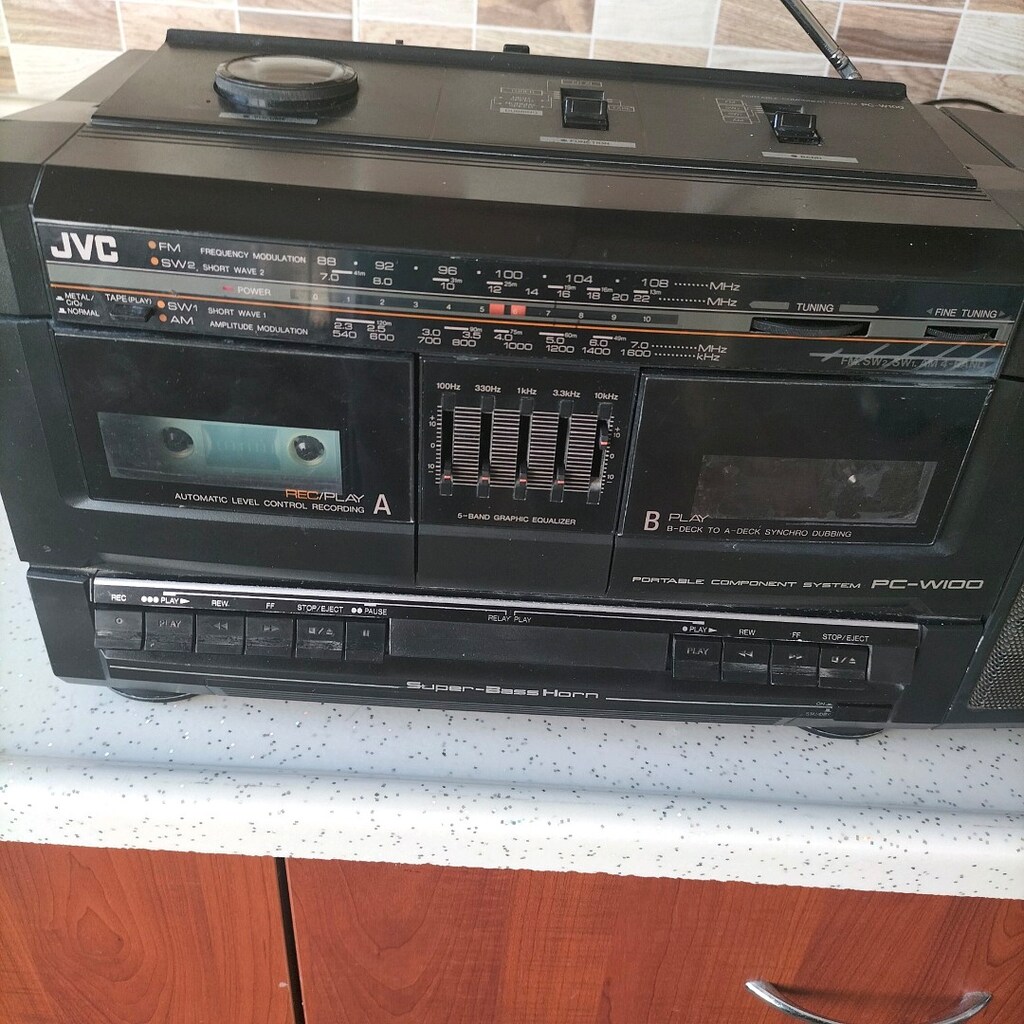 JVC radyo kaset çalar.Hoparlorun biri yok.Kasetin biri çalışıyor - 2