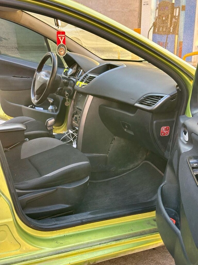 Peugeot 207 - 11