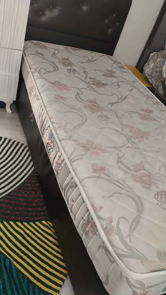 Baza ve yatak 90*210 ölçülerinde yagai Yataş marka - 3