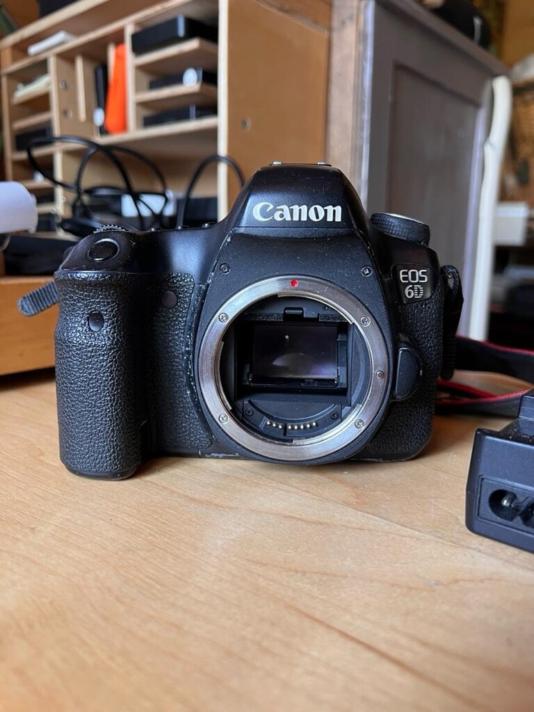 Canon 6d body - 2