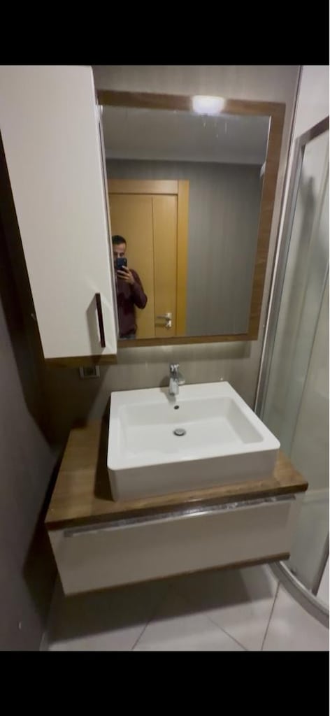 2 adet aynı model banyo dolabı vitra nın çok kaliteli - 2