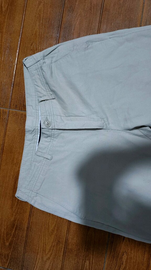 Lacoste pantolon..Piyasası pahalıdır.Belden az daraltılmıştır, isteyen