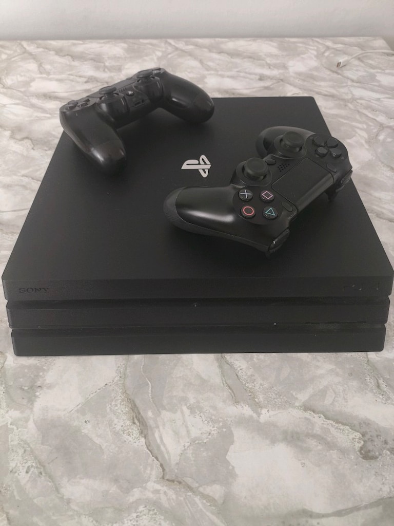 PS4 pro 2 kol - 3