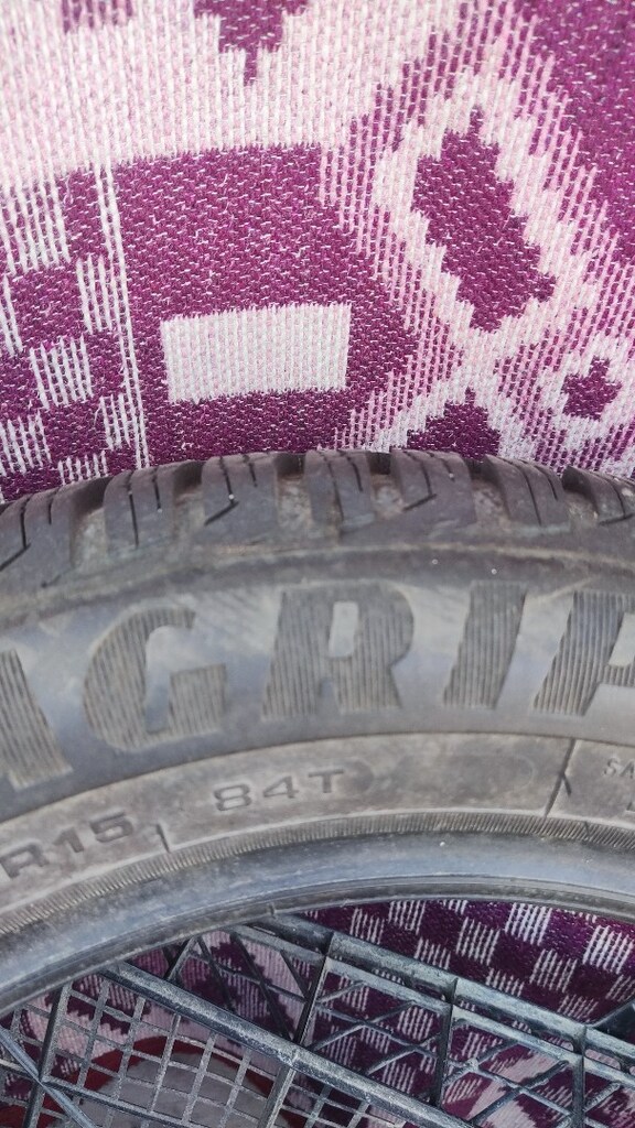 185/60/r15 kışlık goodyear ultragrip8 lastik 22/17 üretim 2 adet - 2
