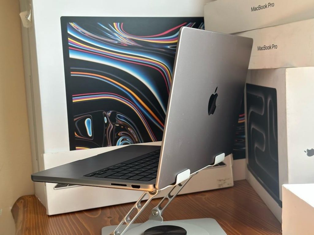 Macbook pro M3 çipli 512 gb ssd 8 gb ram pil saülığı çok iyi 14” - 5