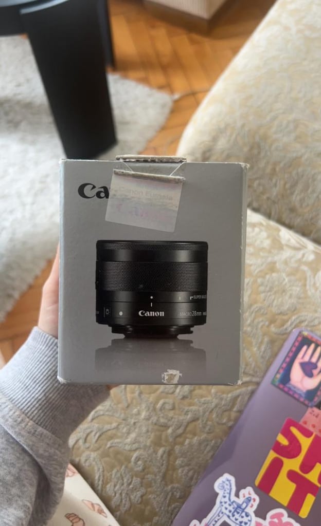 EFM 28mm f/3.5 Macro IS STM Lens Box - 3