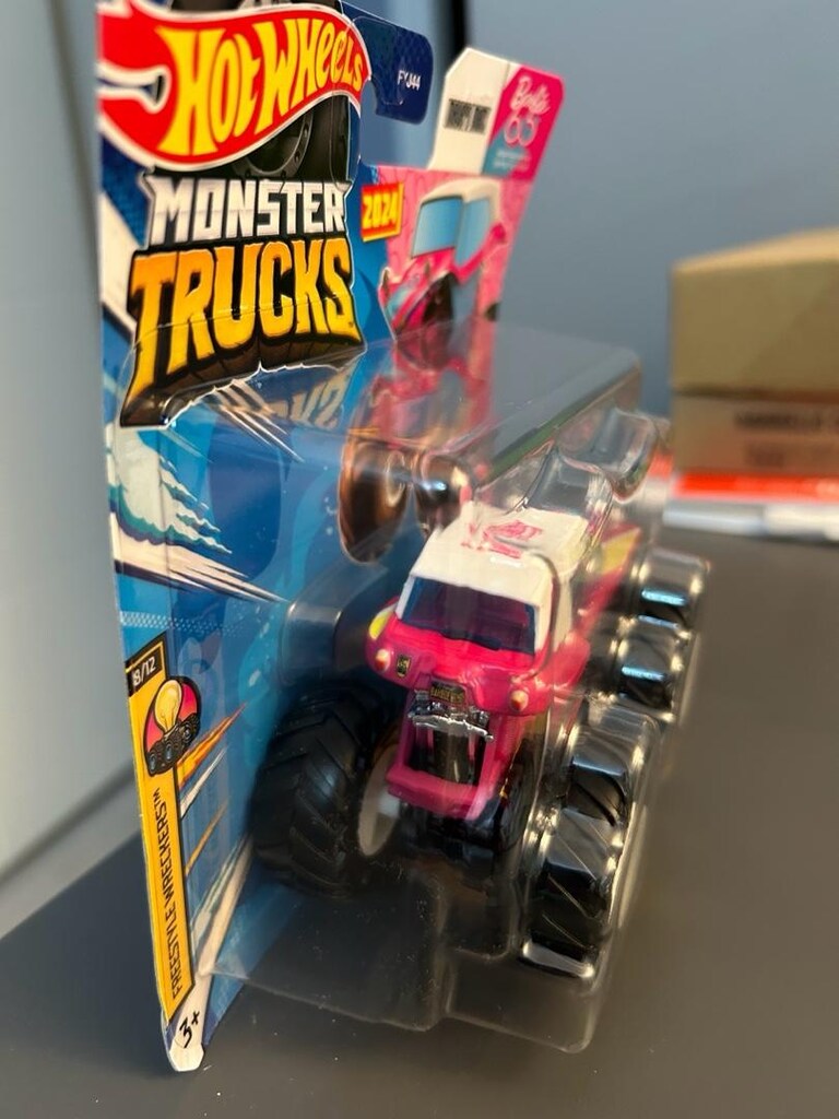 HOT WHEELS MONSTER BARBIE - 3