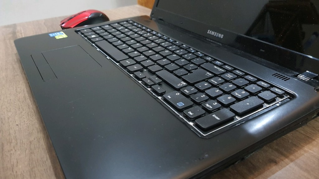 Dev 17.3 inch Sinema ekran Samsung i5 - 8gb RAM - SSD TurboDisk'li - 3
