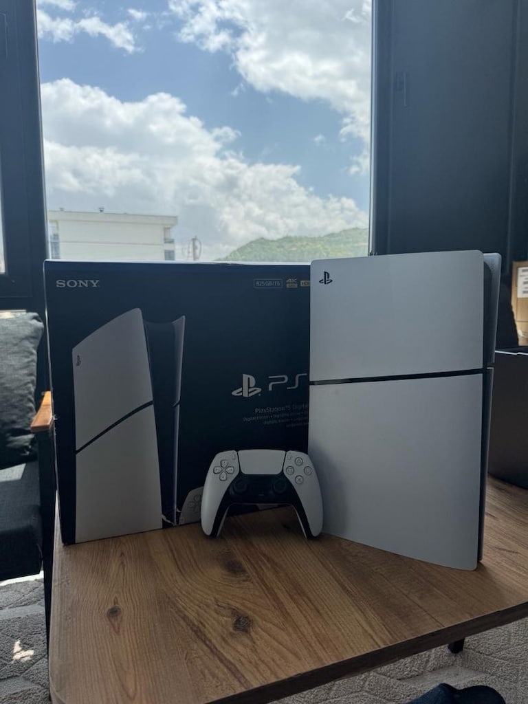 PS5 Slim Digital - 2