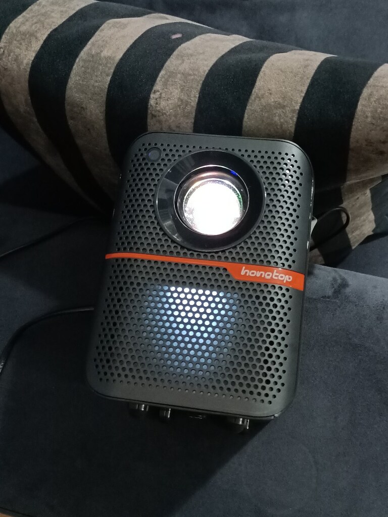 Projeksiyon Android, Wifi. 4 GB ram, 64 GB rom. 300Ansi Lümen 1080p - 4