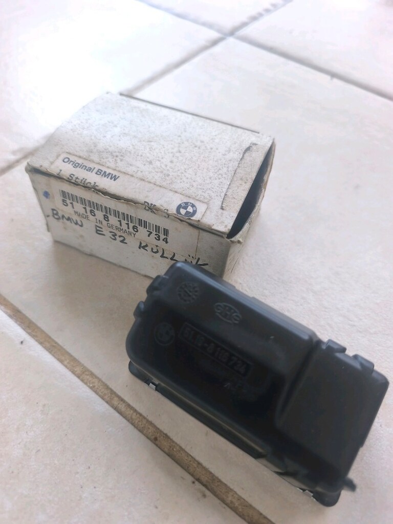 BMW e32 51168116734 Ön küllük yeni - 3