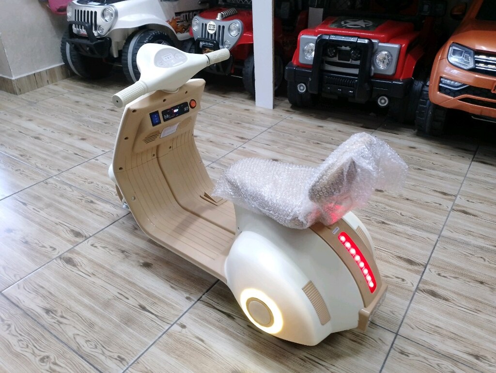 İNCİ AKÜLÜ ARABA (SIFIR) 12V KUMANDALI VESPA MOTOR - 7