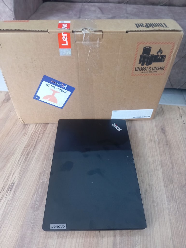 LENOVO THİNKPAD İ5 İŞLEMCİ 11.NESİL-8GB RAM 256 GB SSD - 8