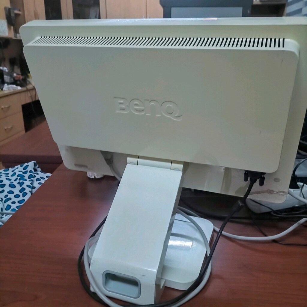 BenQ monitör DVİ ve VGA var Model BenQ Q9W5 .19 inch . - 5