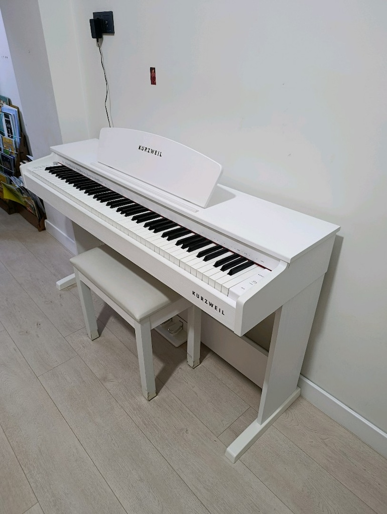KURZWEIL M70 BEYAZ DİJİTAL PİYANO – TEMİZ, ÖZENLE KULLANILMIŞ - 5