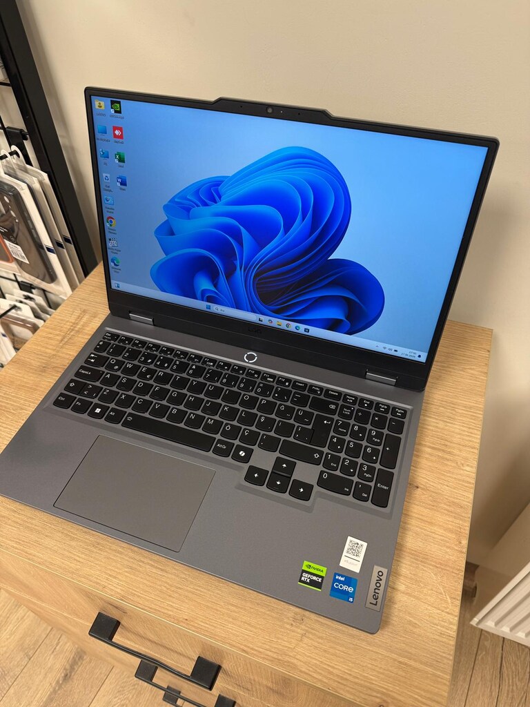 Lenovo LOQ 15IAX9 83GS00PHTR i5 20GB RAM 1TB SSD RTX4060 - 7