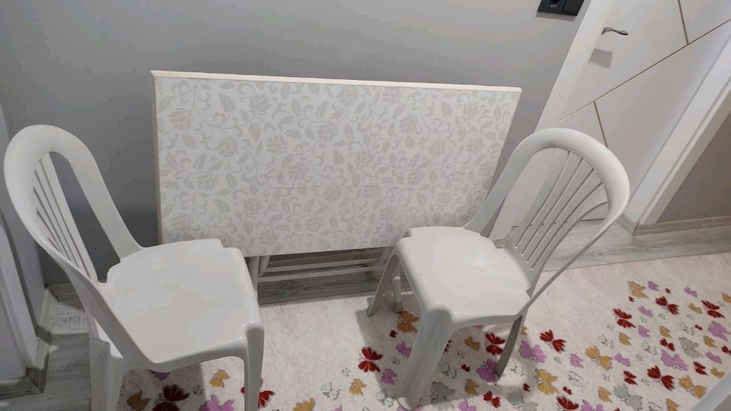 Masa +2 adet sandalye - 2