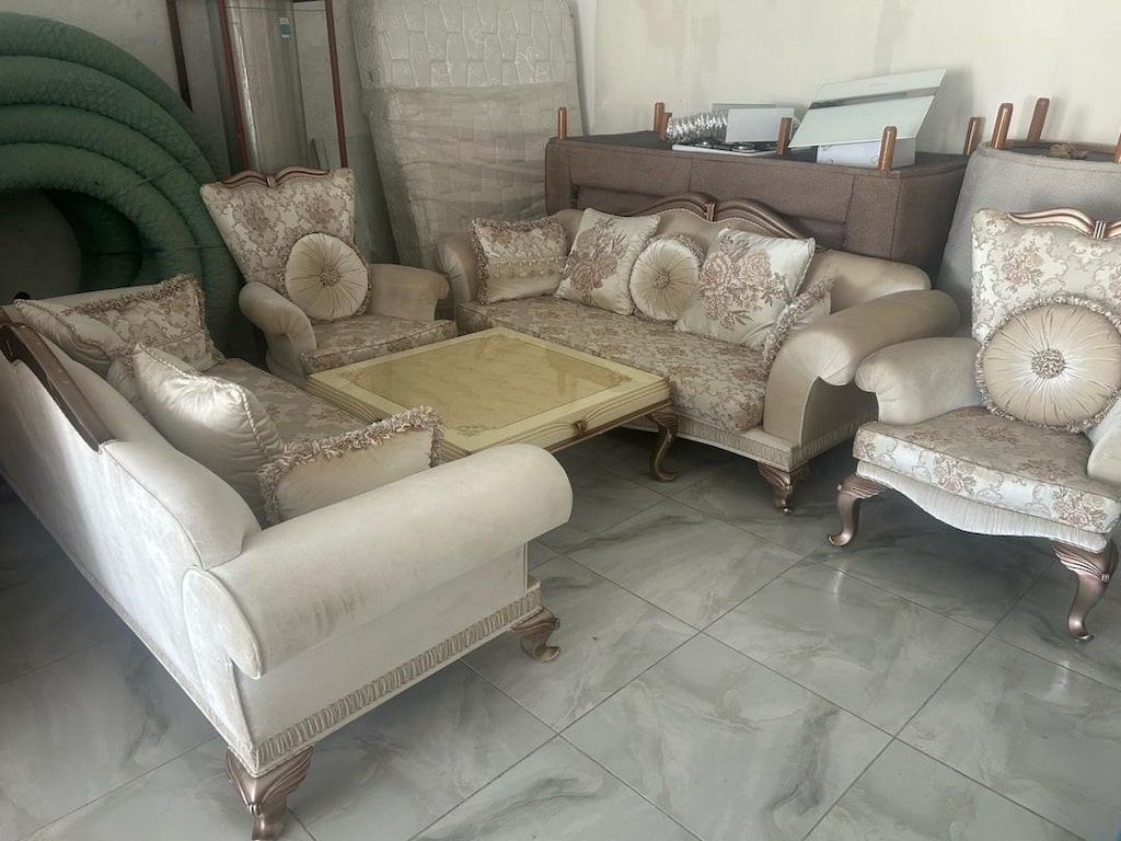 A avangart salon takımı 3 + 3 + 1 + 1 sıfır ayarında - 4