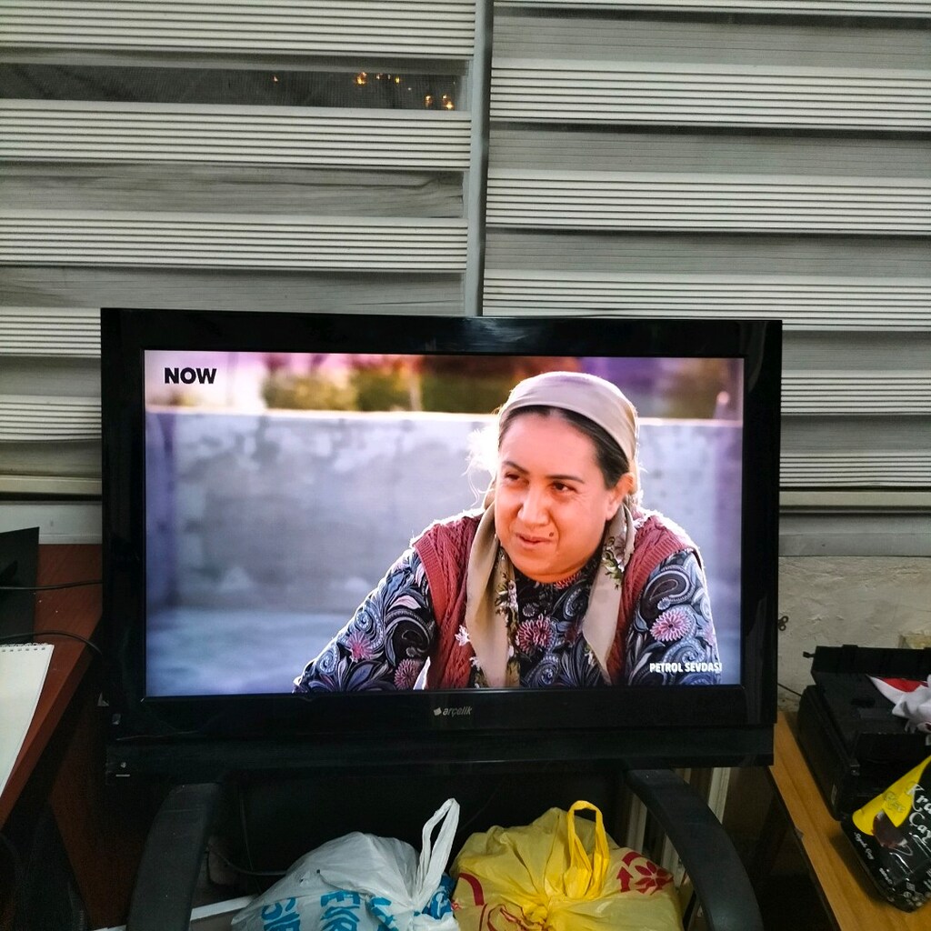 Arçelik 32 inch LCD TV.hdmi RCA VGA scart girişi.Uydu cihazı verilecek - 2