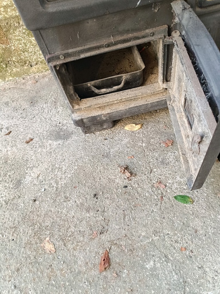DÖKÜM KUZİNE SOBA. CAM KAPAKLI. - 3