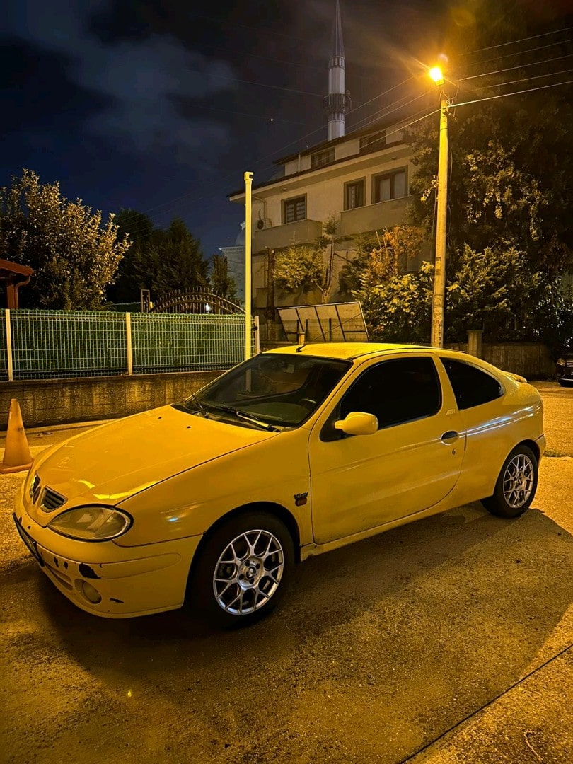 Renoult Megane 1 Coupe 2000 model 1.6 - 8