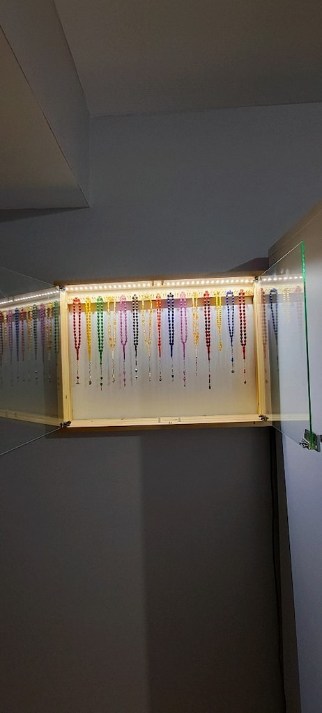 Led'li ahşap tesbih koleksiyon vitrini - 9