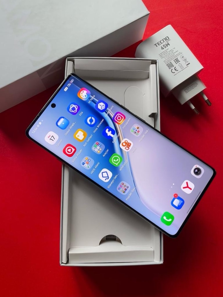 Tecno Camon 40 Pro - 3